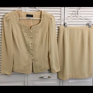 Women’s 2 piece dress suit